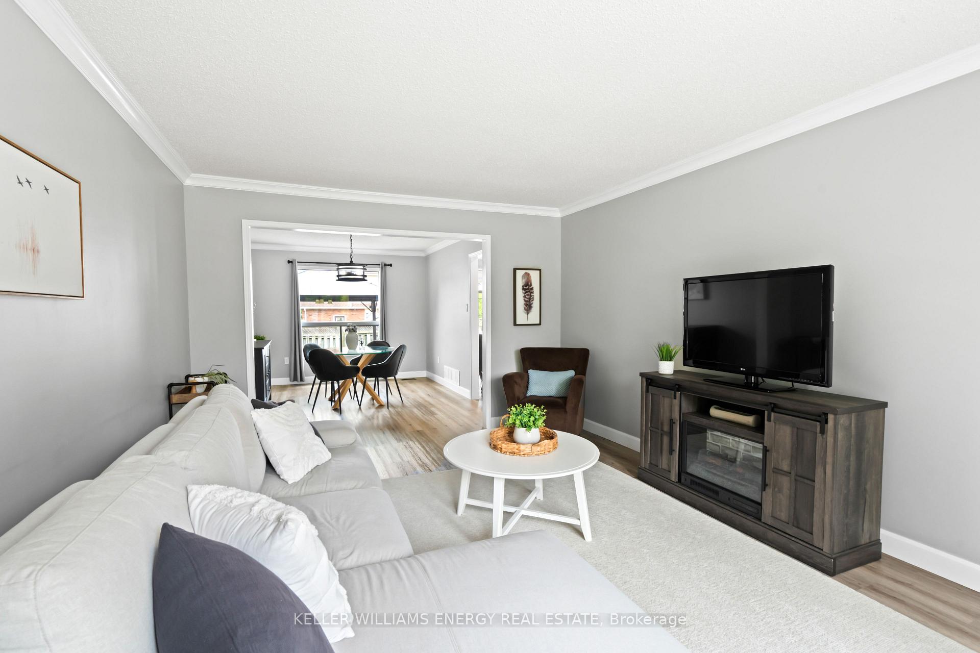 Photo 6 of 55 Strathmanor Drive, Clarington, Bowmanville — HOMEH