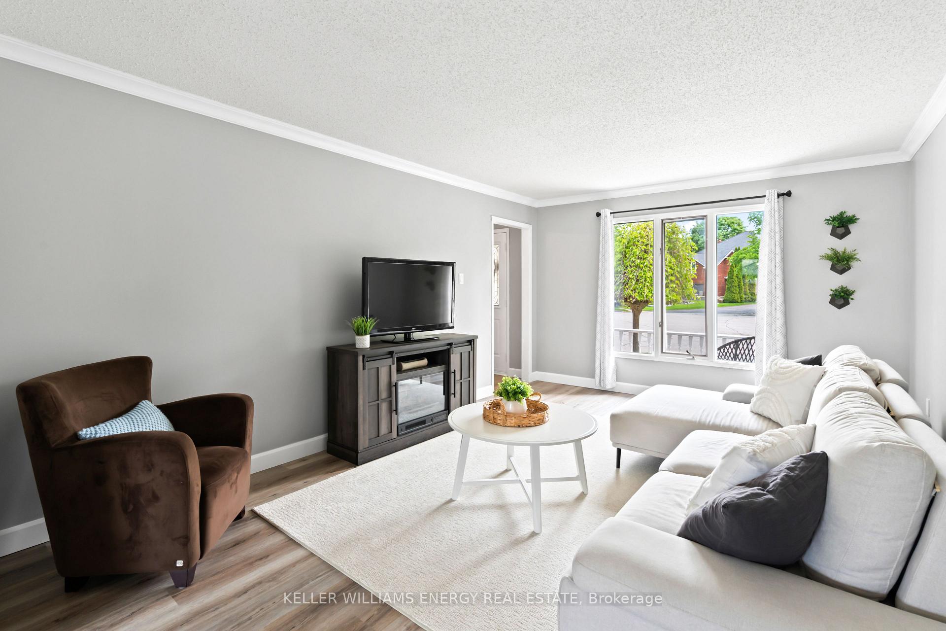 Photo 7 of 55 Strathmanor Drive, Clarington, Bowmanville — HOMEH