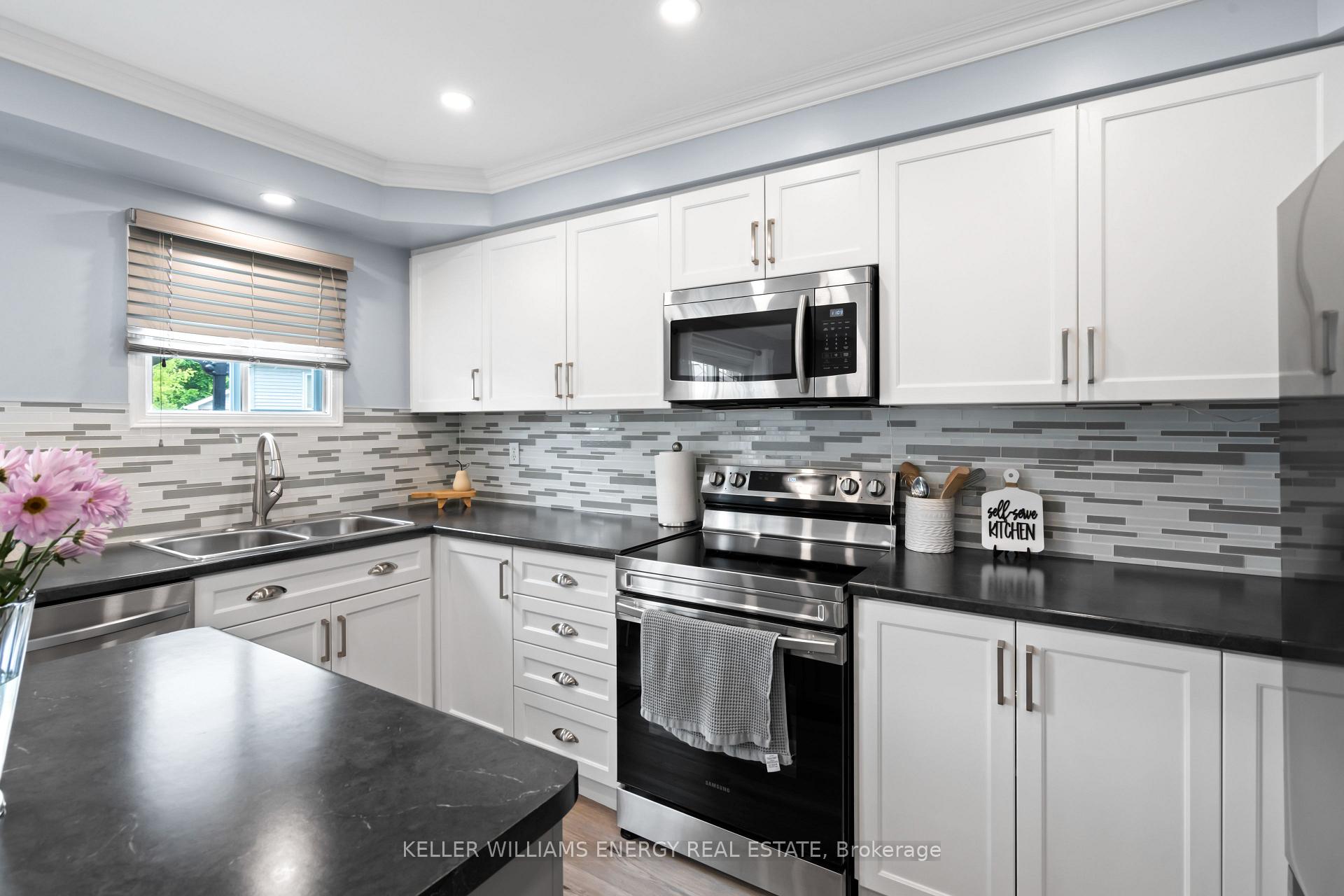 Photo 10 of 55 Strathmanor Drive, Clarington, Bowmanville — HOMEH