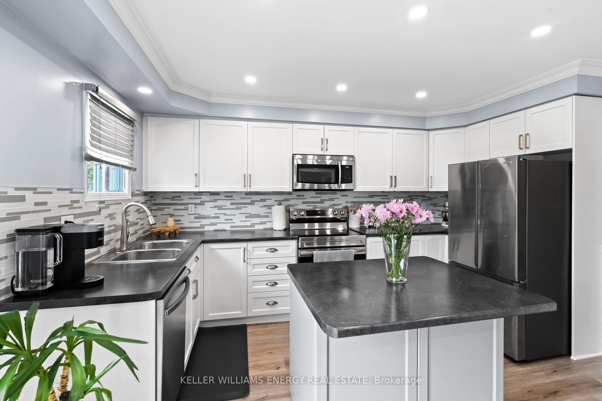 Photo 11 of 55 Strathmanor Drive, Clarington, Bowmanville — HOMEH