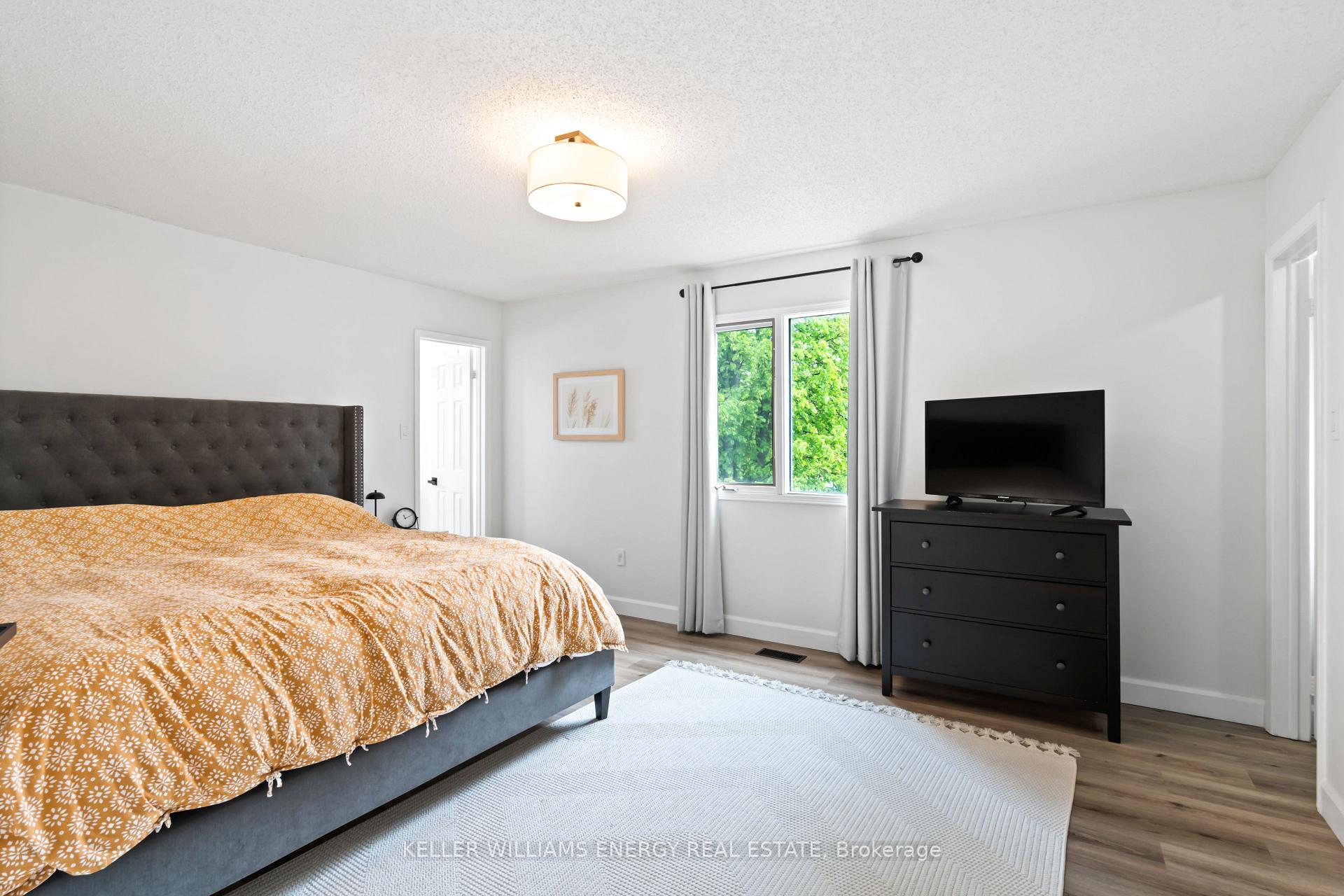 Photo 17 of 55 Strathmanor Drive, Clarington, Bowmanville — HOMEH