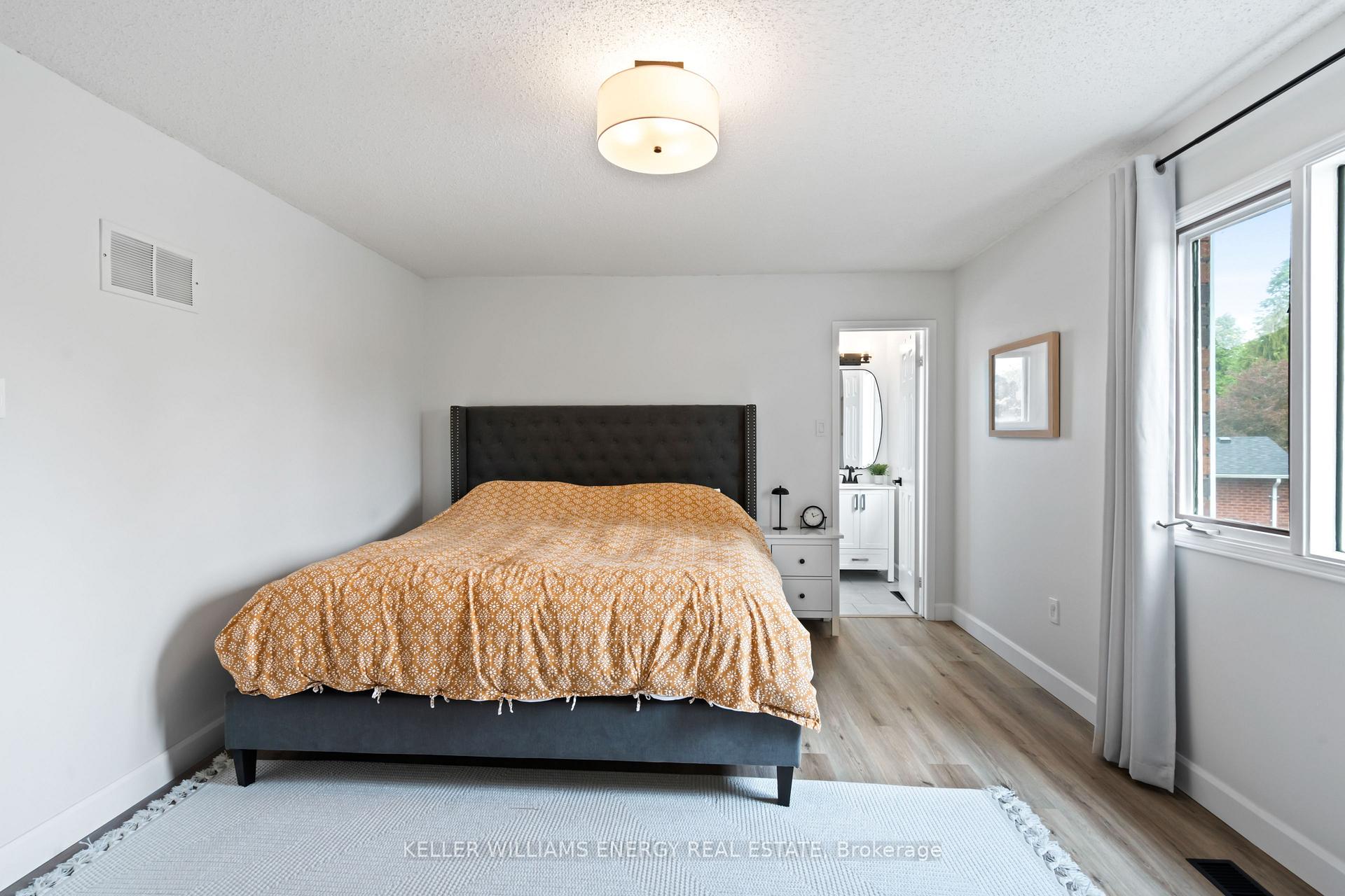 Photo 18 of 55 Strathmanor Drive, Clarington, Bowmanville — HOMEH