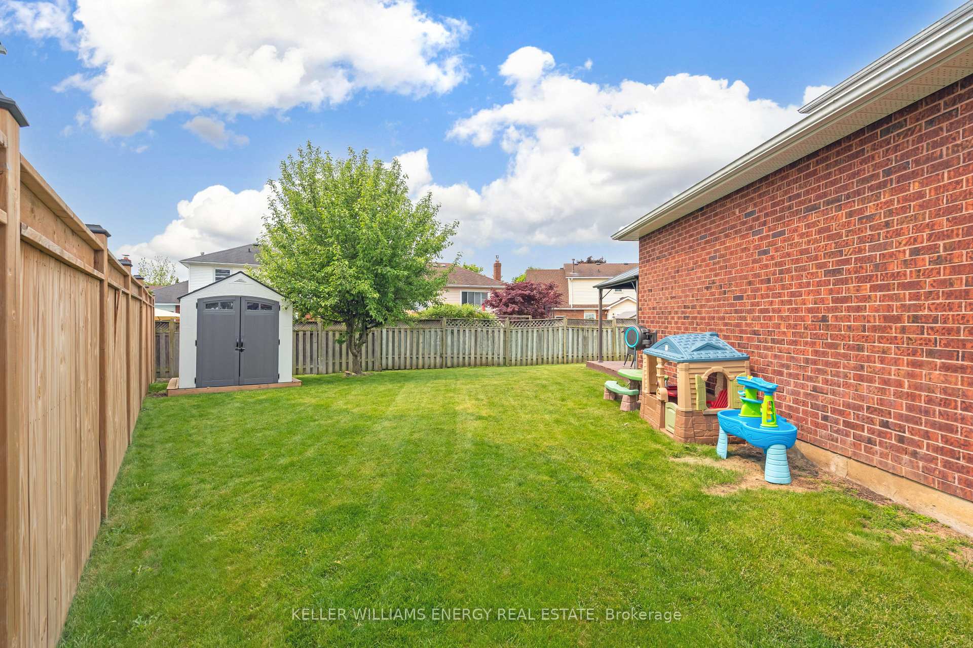 Photo 33 of 55 Strathmanor Drive, Clarington, Bowmanville — HOMEH