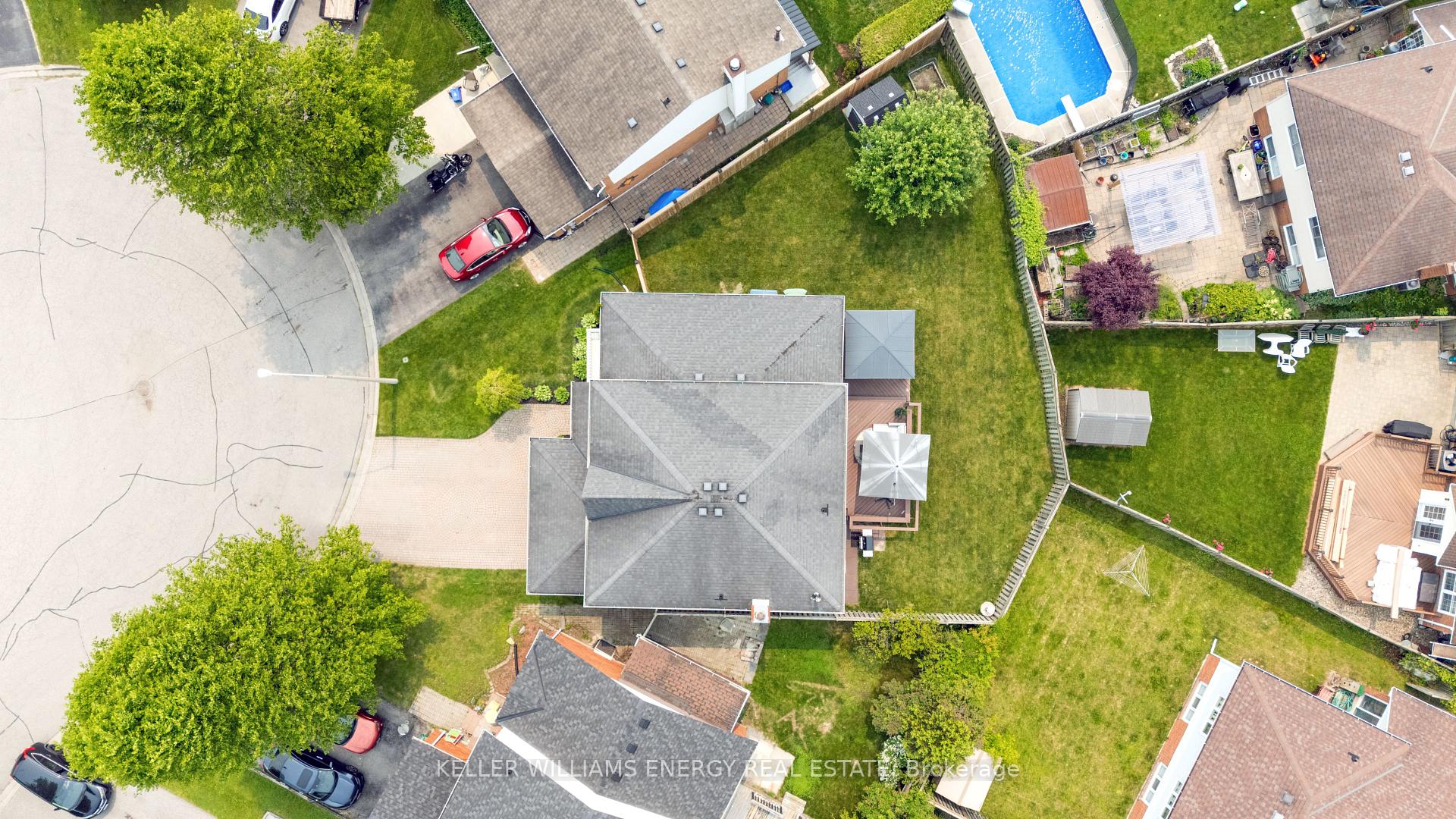 Photo 34 of 55 Strathmanor Drive, Clarington, Bowmanville — HOMEH