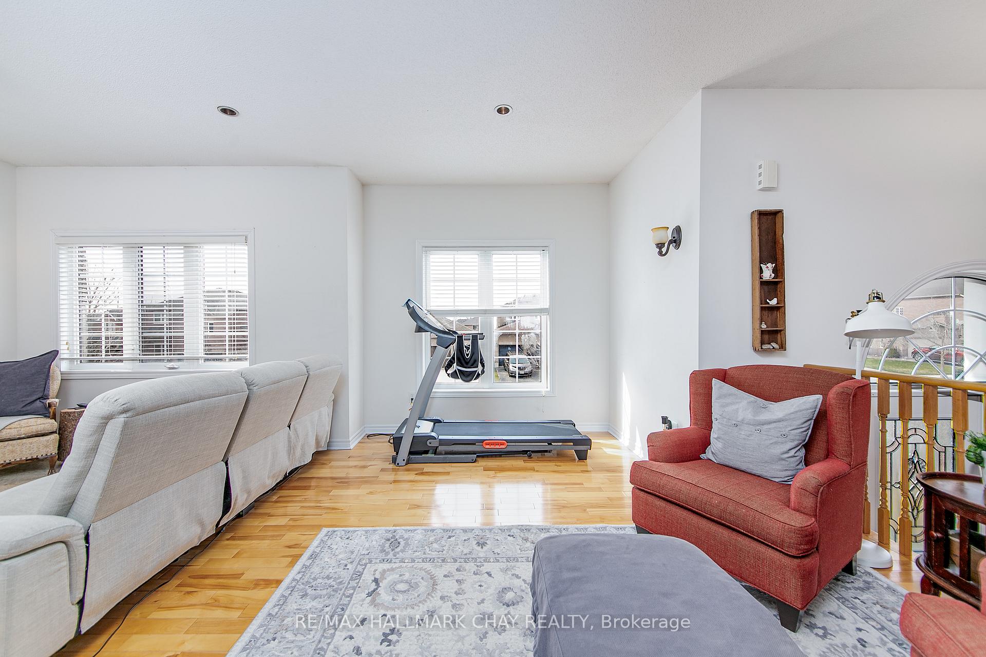 Photo 4 of 31 Esther Drive, Barrie, Painswick South — HOMEH