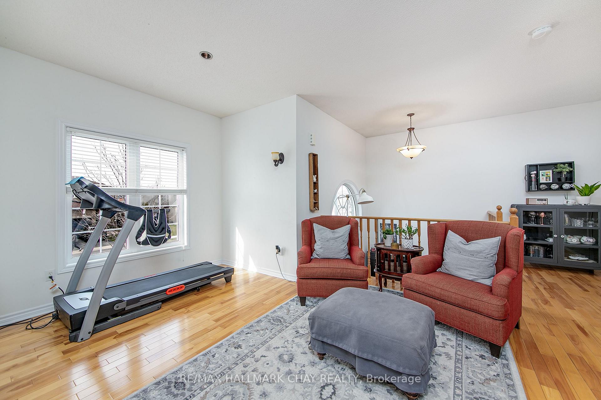 Photo 5 of 31 Esther Drive, Barrie, Painswick South — HOMEH
