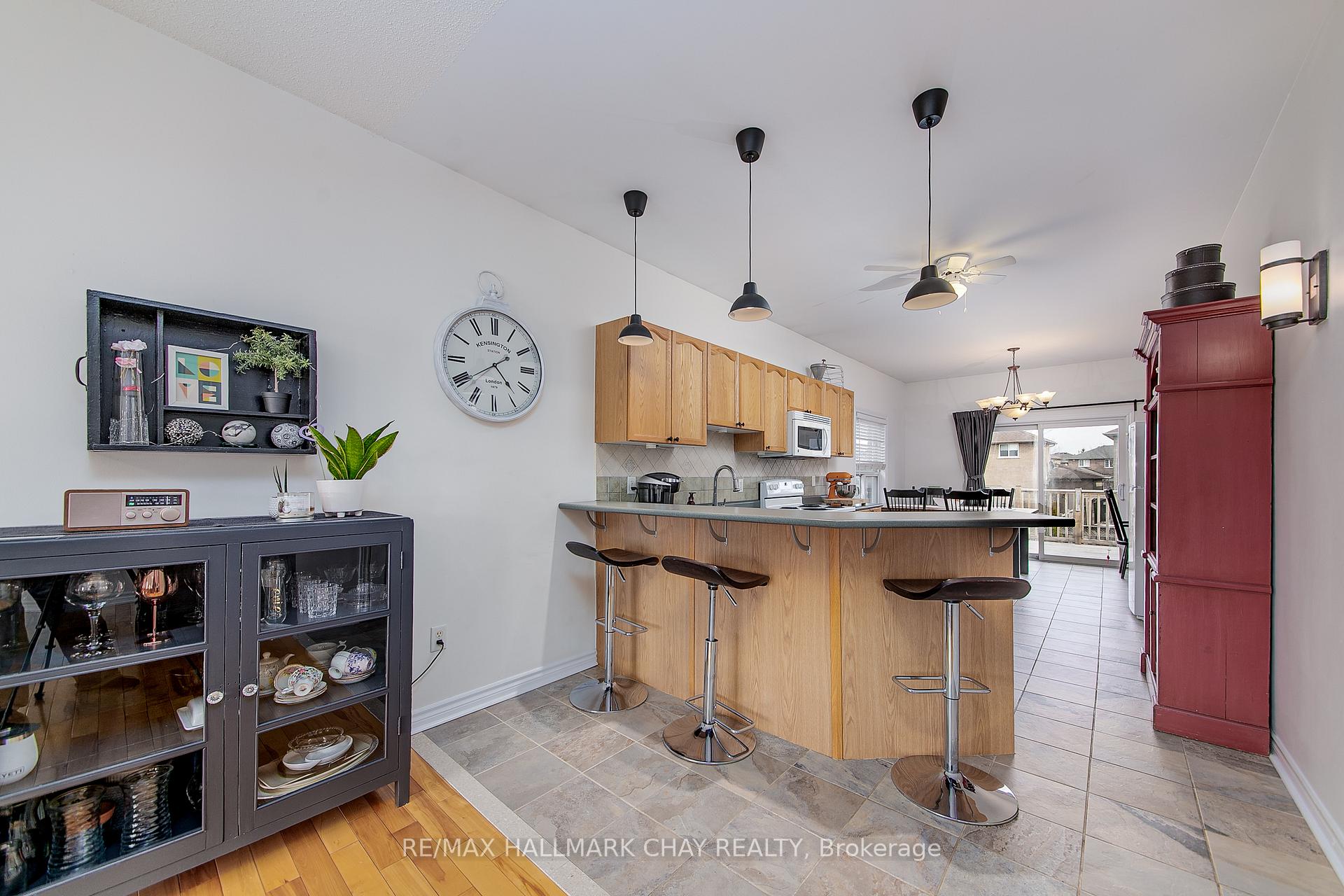 Photo 6 of 31 Esther Drive, Barrie, Painswick South — HOMEH