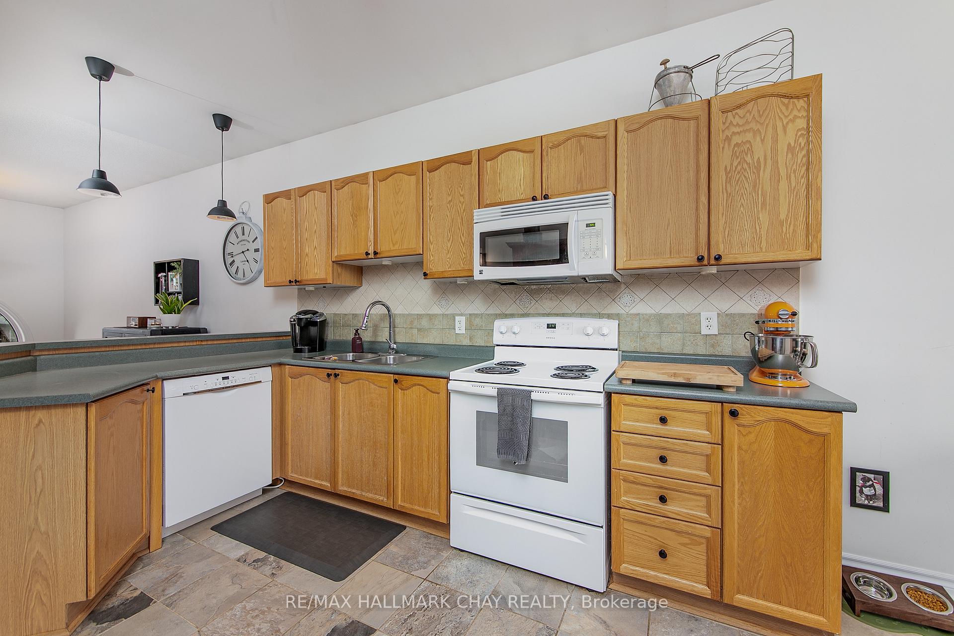 Photo 8 of 31 Esther Drive, Barrie, Painswick South — HOMEH