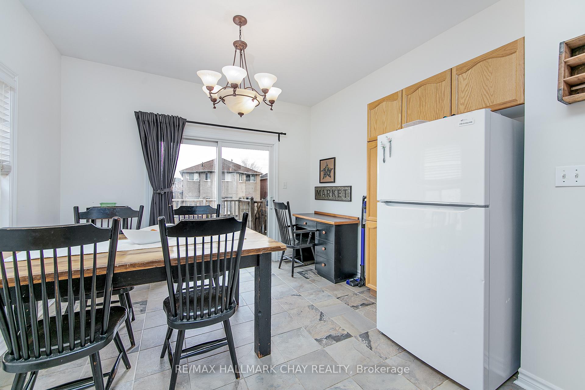 Photo 11 of 31 Esther Drive, Barrie, Painswick South — HOMEH