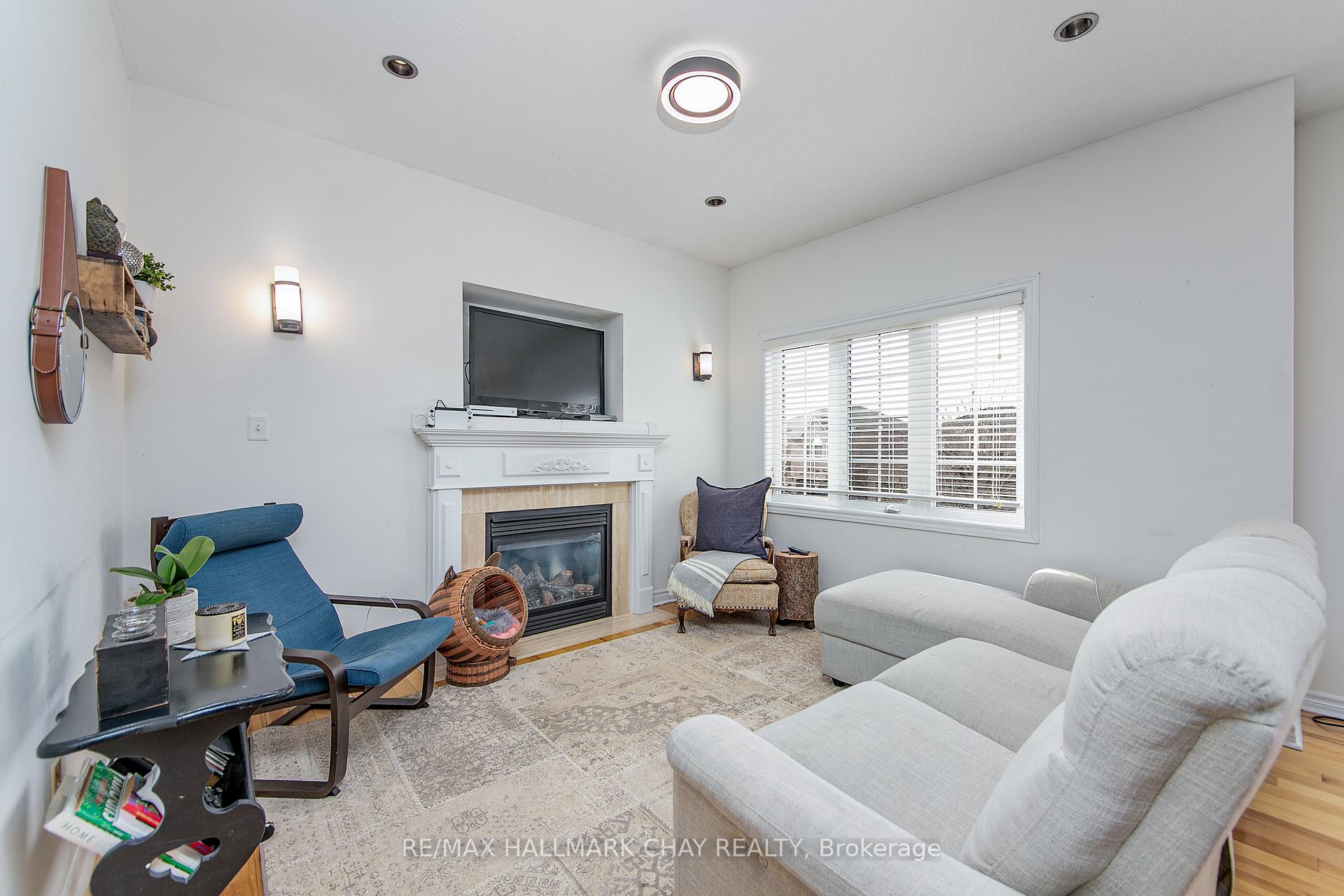 Photo 12 of 31 Esther Drive, Barrie, Painswick South — HOMEH