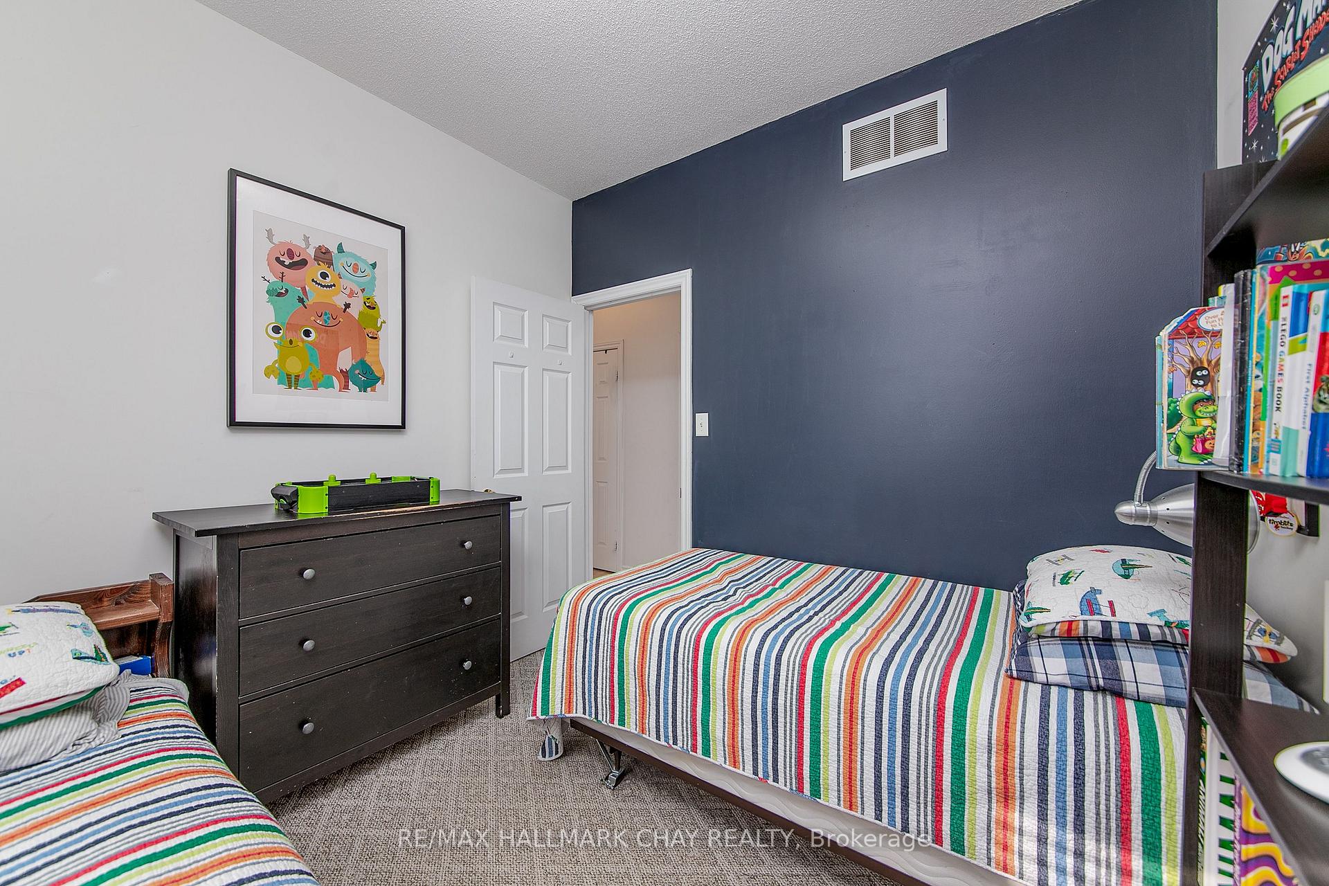 Photo 17 of 31 Esther Drive, Barrie, Painswick South — HOMEH