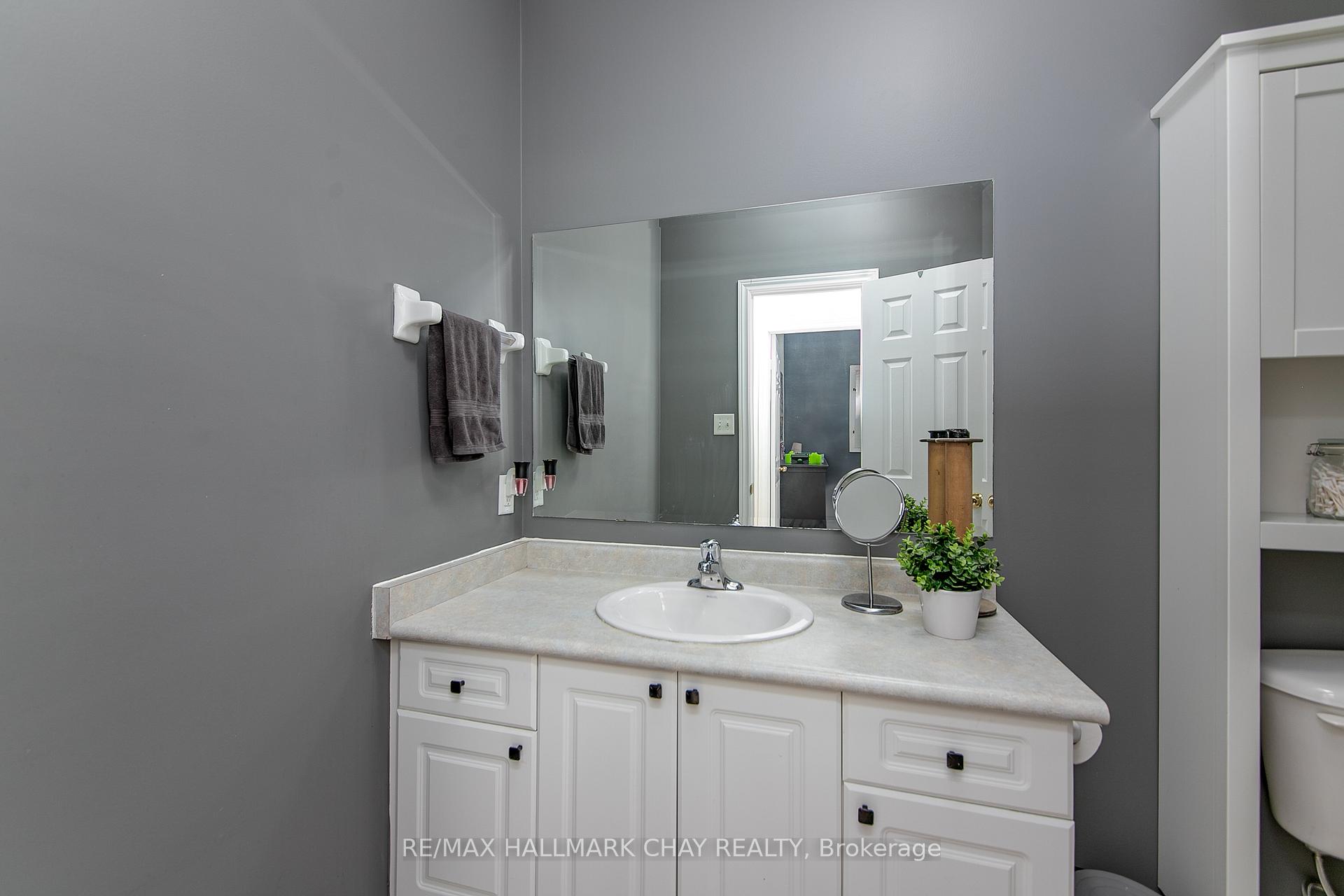 Photo 18 of 31 Esther Drive, Barrie, Painswick South — HOMEH