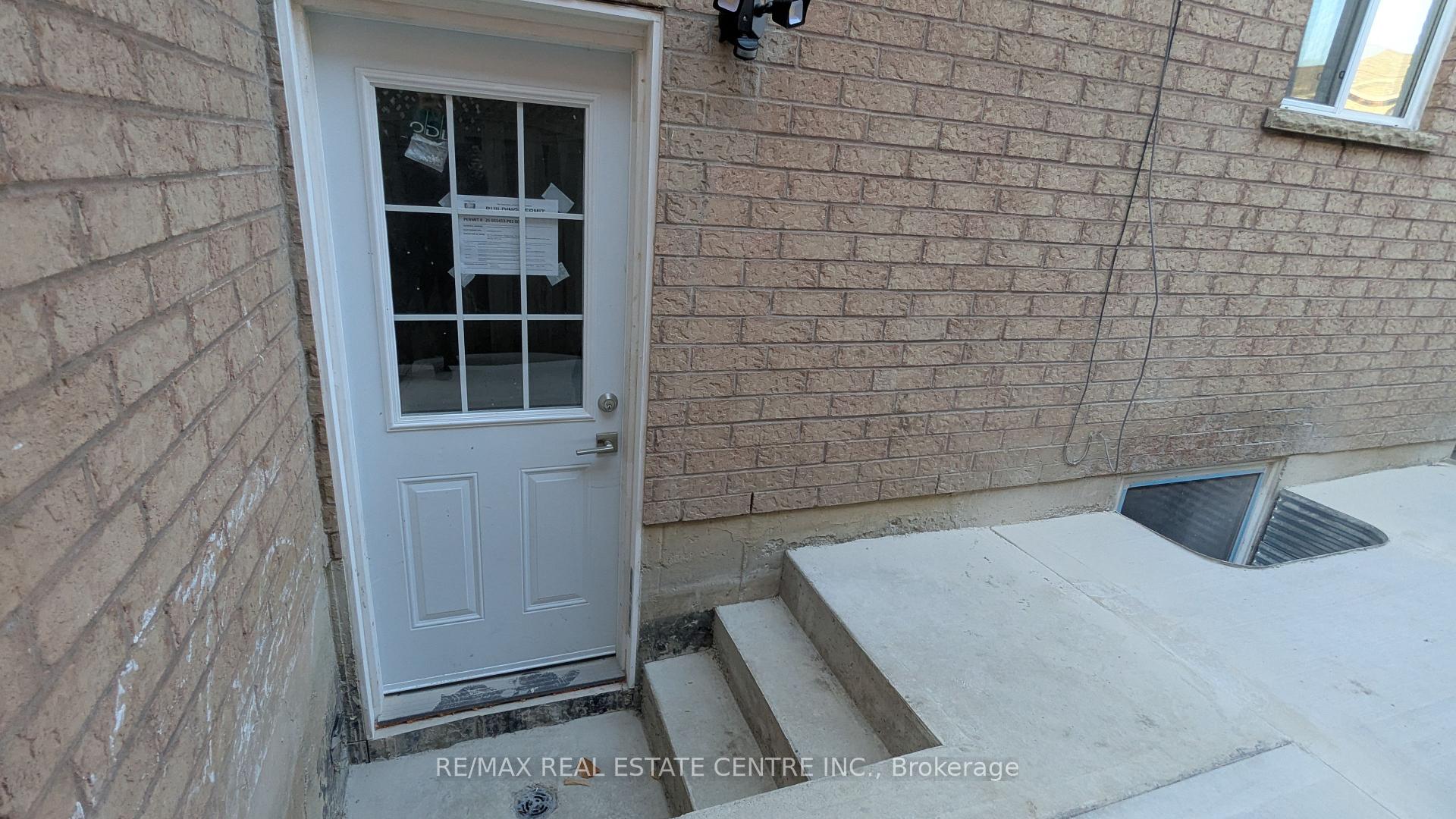 Photo 2 of Unit Basement, 21 Summerdale Crescent, Brampton, Fletcher's Meadow — HOMEH
