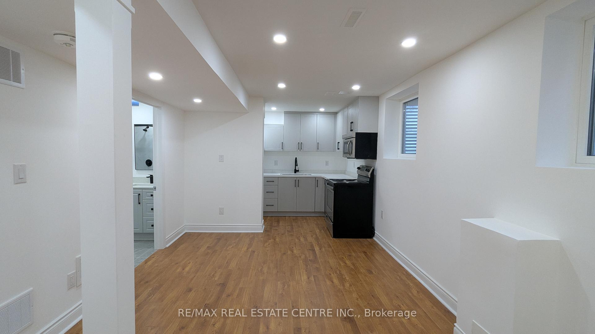 Photo 4 of Unit Basement, 21 Summerdale Crescent, Brampton, Fletcher's Meadow — HOMEH
