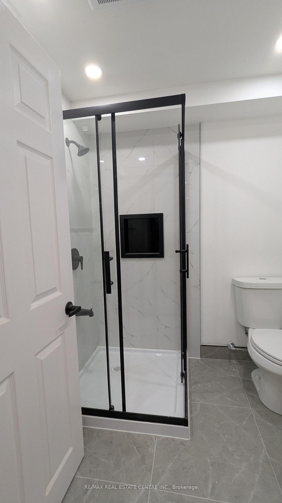 Photo 6 of Unit Basement, 21 Summerdale Crescent, Brampton, Fletcher's Meadow — HOMEH