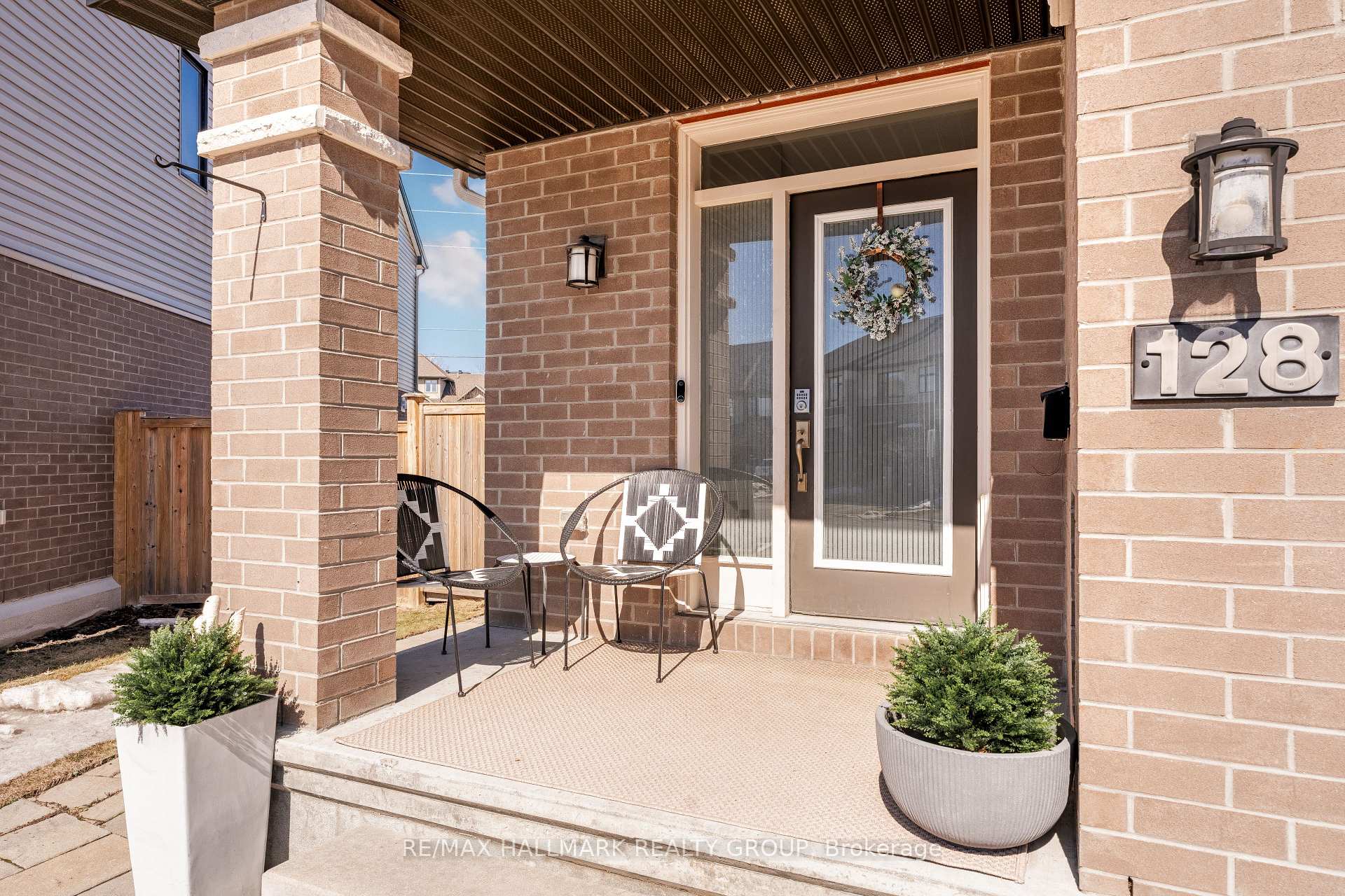 Photo 2 of 128 Larimar Circle, Ottawa, Riverside South/Gloucester Glen — HOMEH