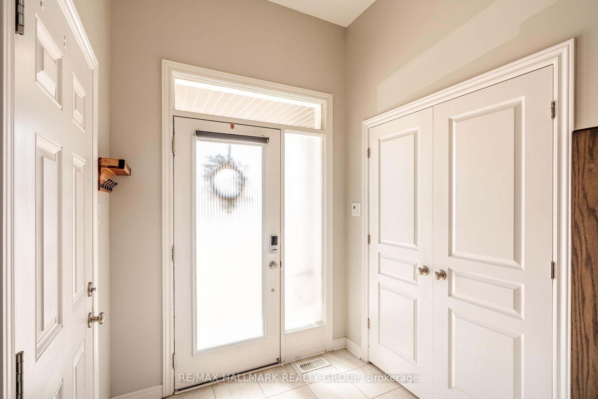 Photo 4 of 128 Larimar Circle, Ottawa, Riverside South/Gloucester Glen — HOMEH