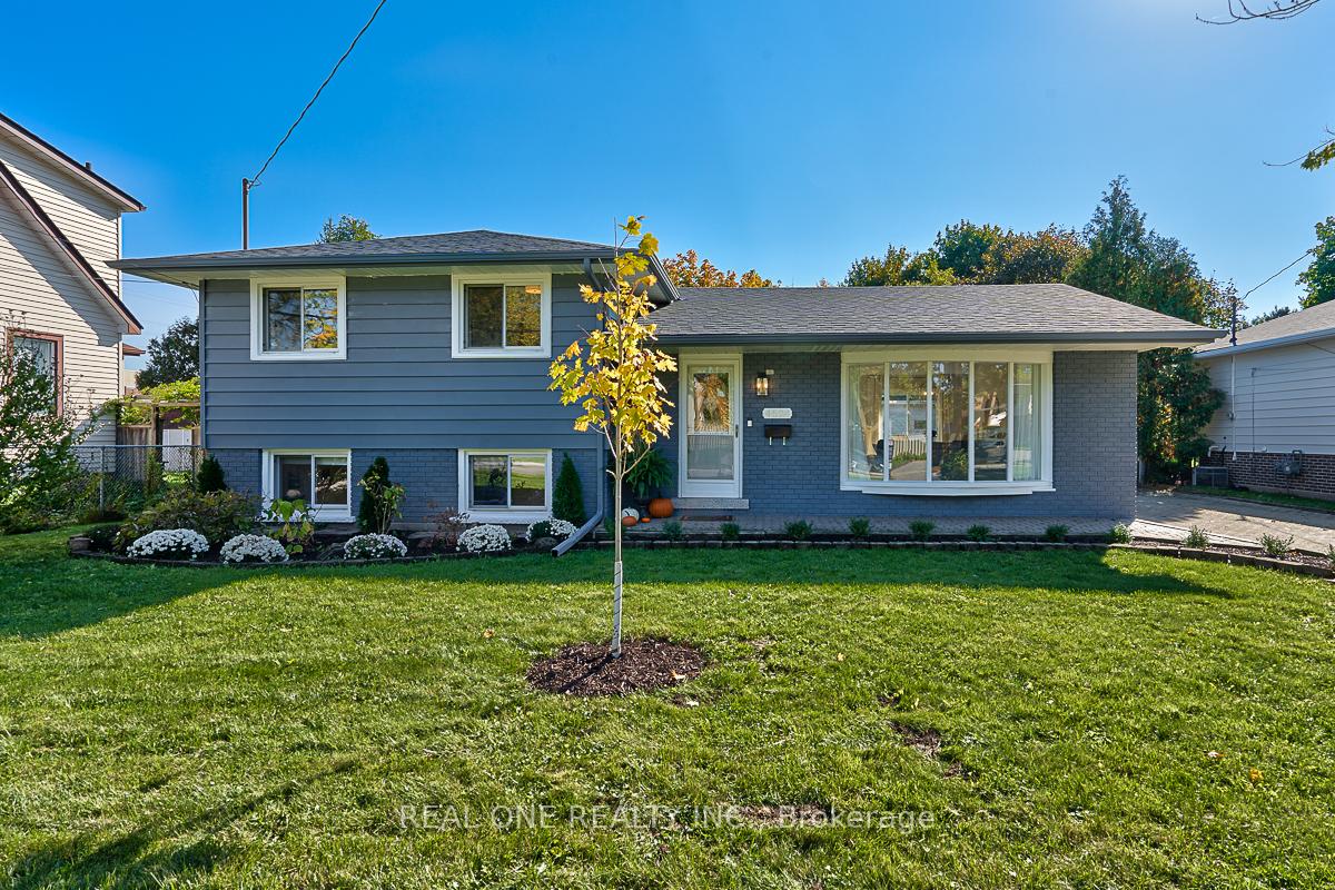 Photo 2 of 4524 Longmoor Drive, Burlington, Shoreacres — HOMEH