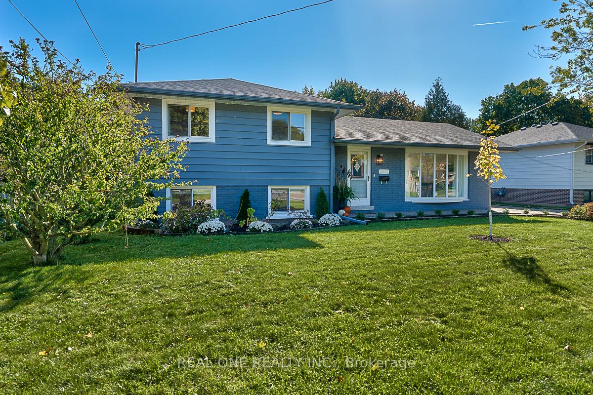 Photo 3 of 4524 Longmoor Drive, Burlington, Shoreacres — HOMEH