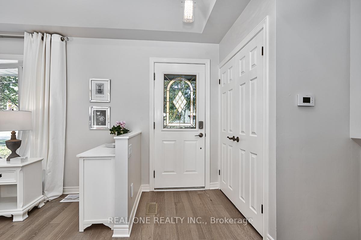 Photo 4 of 4524 Longmoor Drive, Burlington, Shoreacres — HOMEH