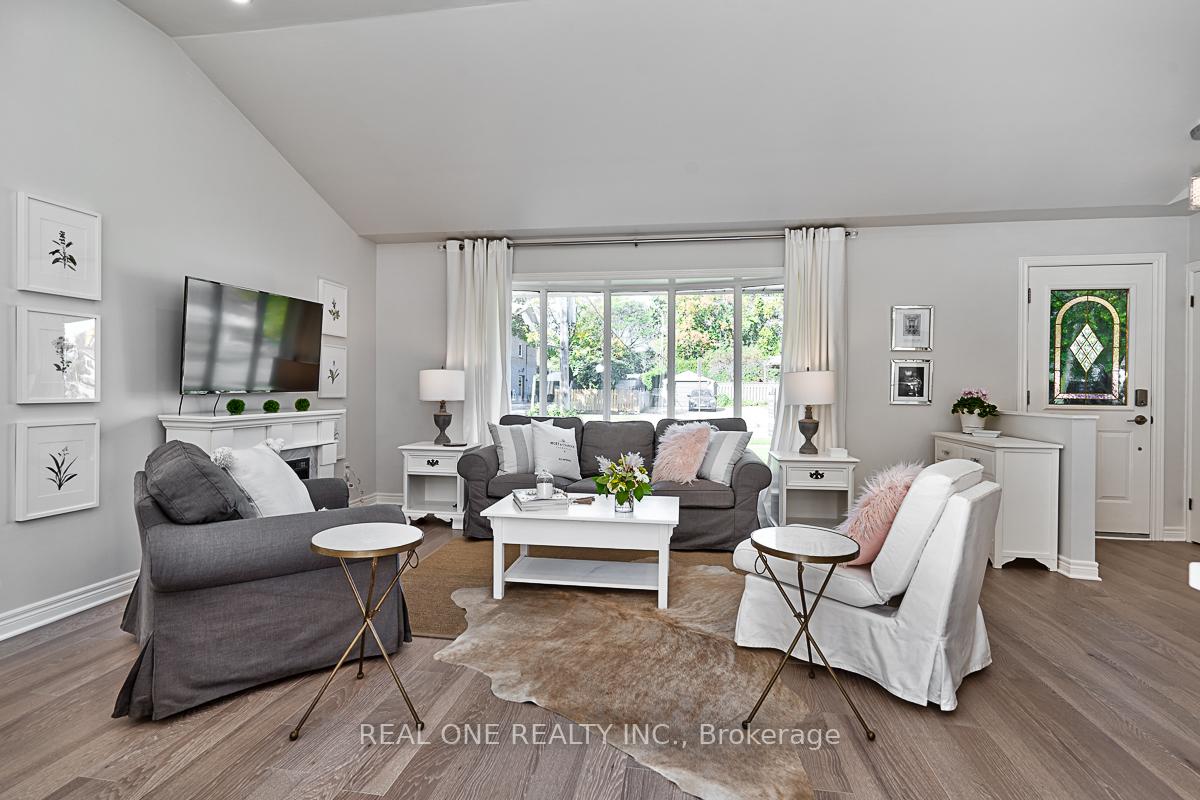 Photo 6 of 4524 Longmoor Drive, Burlington, Shoreacres — HOMEH