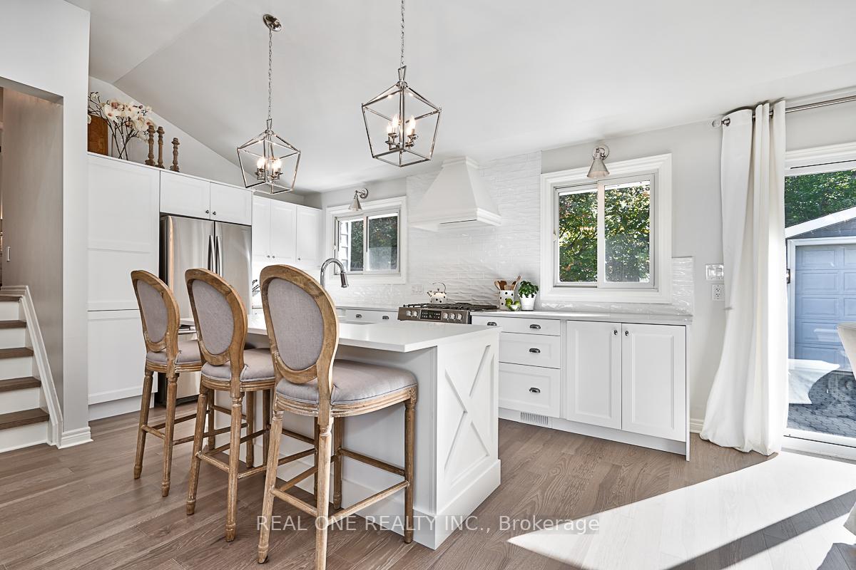 Photo 9 of 4524 Longmoor Drive, Burlington, Shoreacres — HOMEH