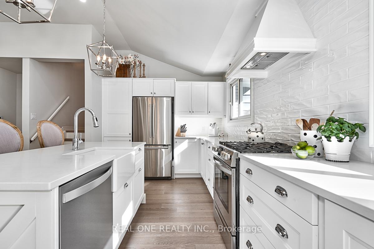 Photo 12 of 4524 Longmoor Drive, Burlington, Shoreacres — HOMEH