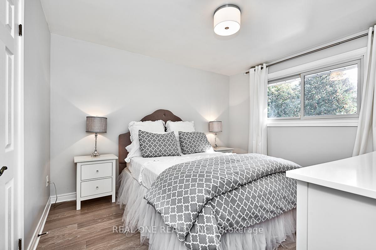 Photo 15 of 4524 Longmoor Drive, Burlington, Shoreacres — HOMEH