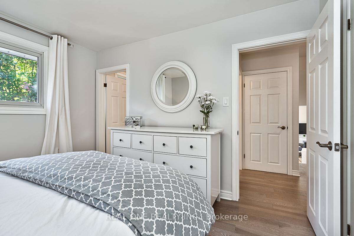 Photo 16 of 4524 Longmoor Drive, Burlington, Shoreacres — HOMEH