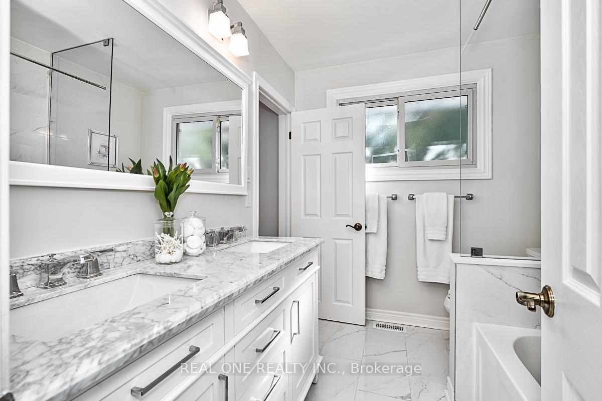 Photo 17 of 4524 Longmoor Drive, Burlington, Shoreacres — HOMEH