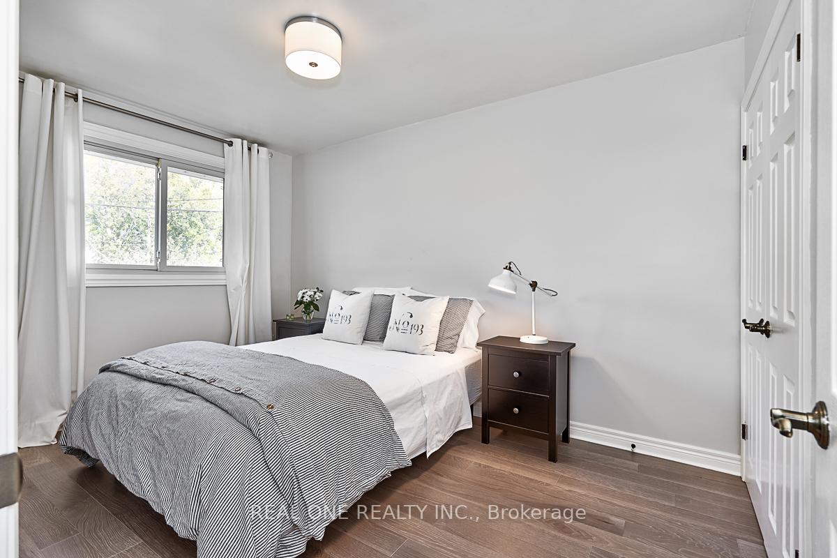 Photo 18 of 4524 Longmoor Drive, Burlington, Shoreacres — HOMEH