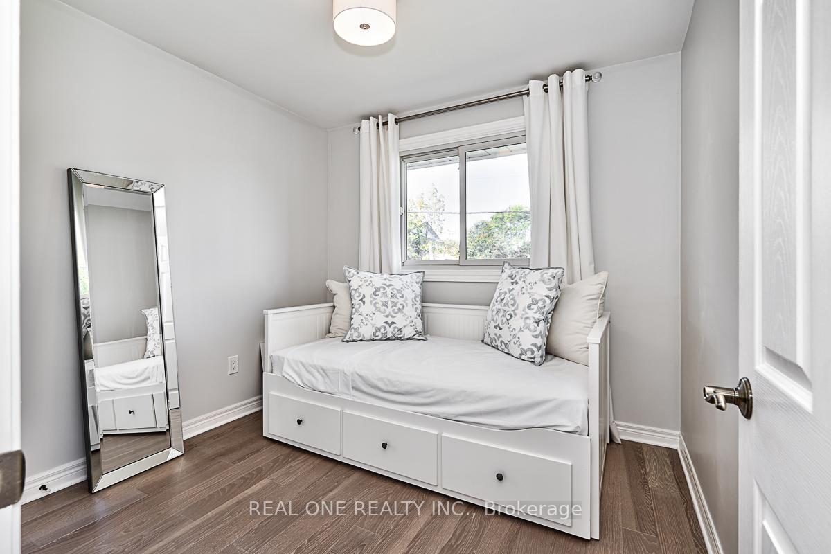 Photo 20 of 4524 Longmoor Drive, Burlington, Shoreacres — HOMEH