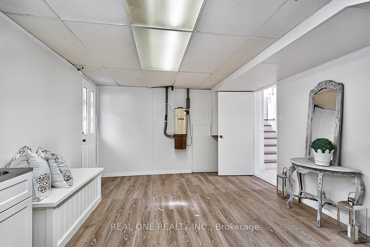 Photo 23 of 4524 Longmoor Drive, Burlington, Shoreacres — HOMEH