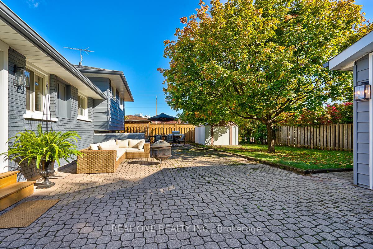 Photo 26 of 4524 Longmoor Drive, Burlington, Shoreacres — HOMEH