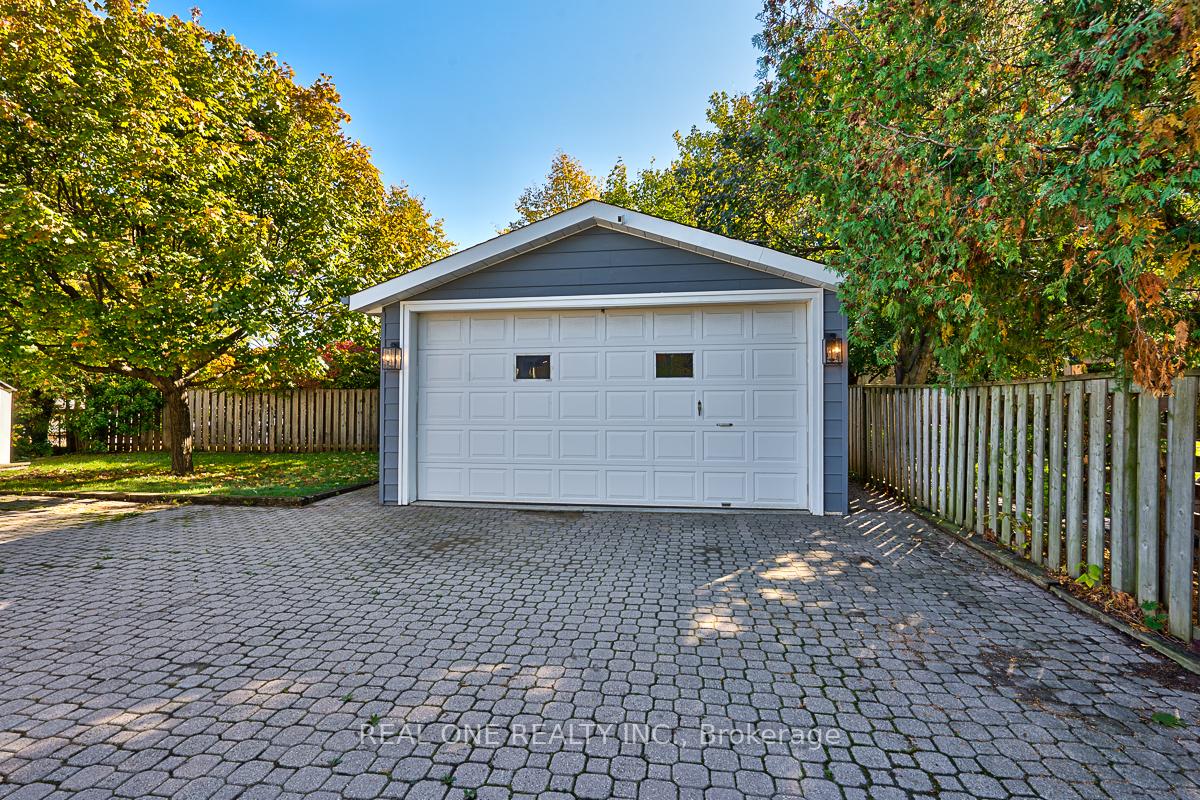 Photo 32 of 4524 Longmoor Drive, Burlington, Shoreacres — HOMEH