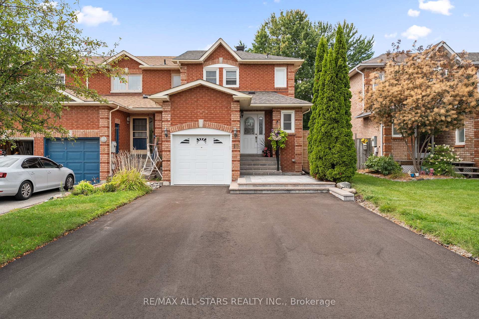 Photo 2 of 10 Skybird Lane, Georgina, Keswick North — HOMEH
