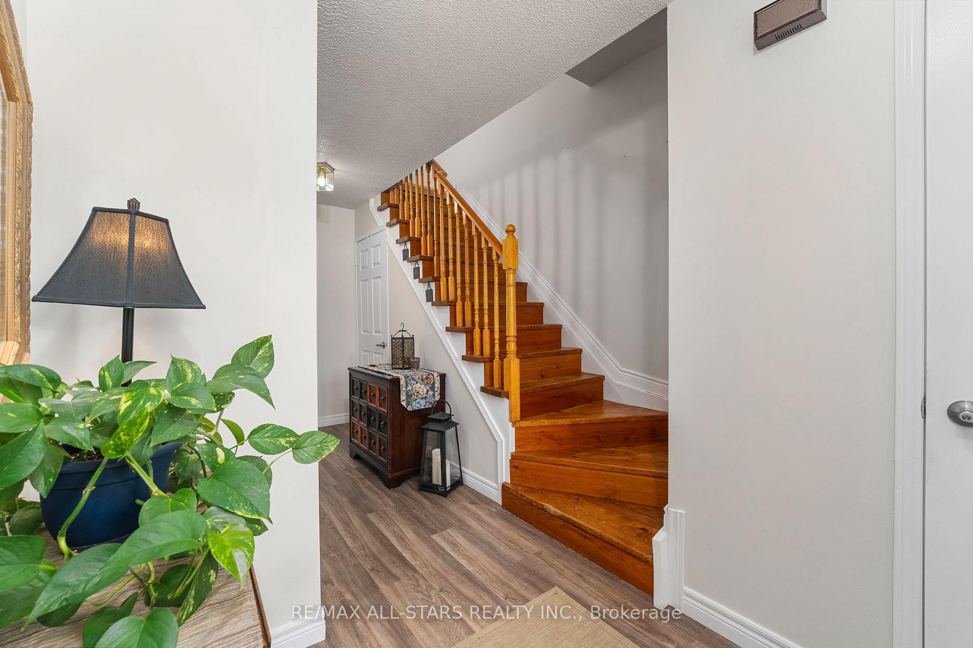 Photo 7 of 10 Skybird Lane, Georgina, Keswick North — HOMEH