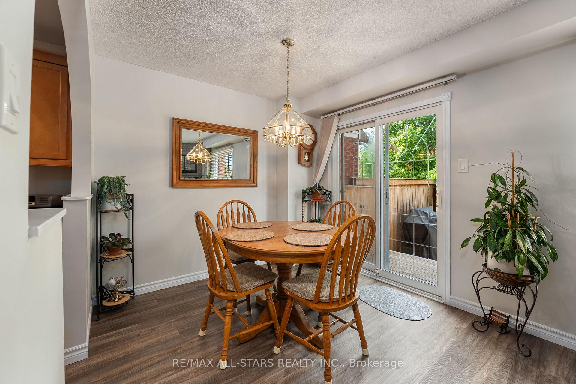 Photo 14 of 10 Skybird Lane, Georgina, Keswick North — HOMEH