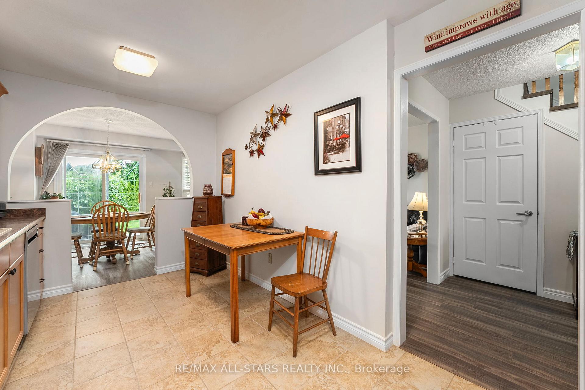 Photo 18 of 10 Skybird Lane, Georgina, Keswick North — HOMEH