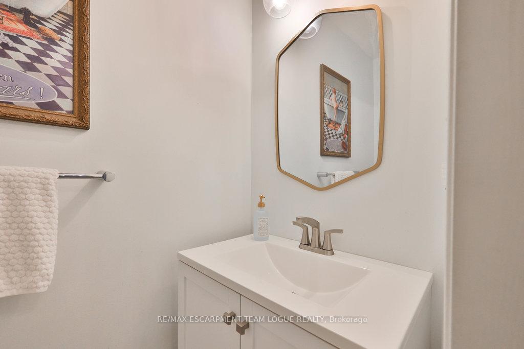 Photo 14 of 2152 Crosswinds Court, Burlington, Rose — HOMEH