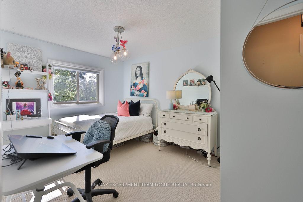 Photo 18 of 2152 Crosswinds Court, Burlington, Rose — HOMEH