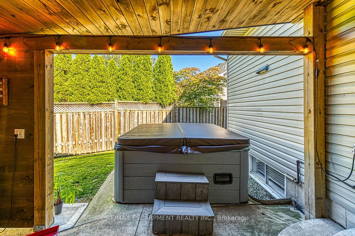 Photo 4 of 43 Claymore Crescent, Haldimand — HOMEH