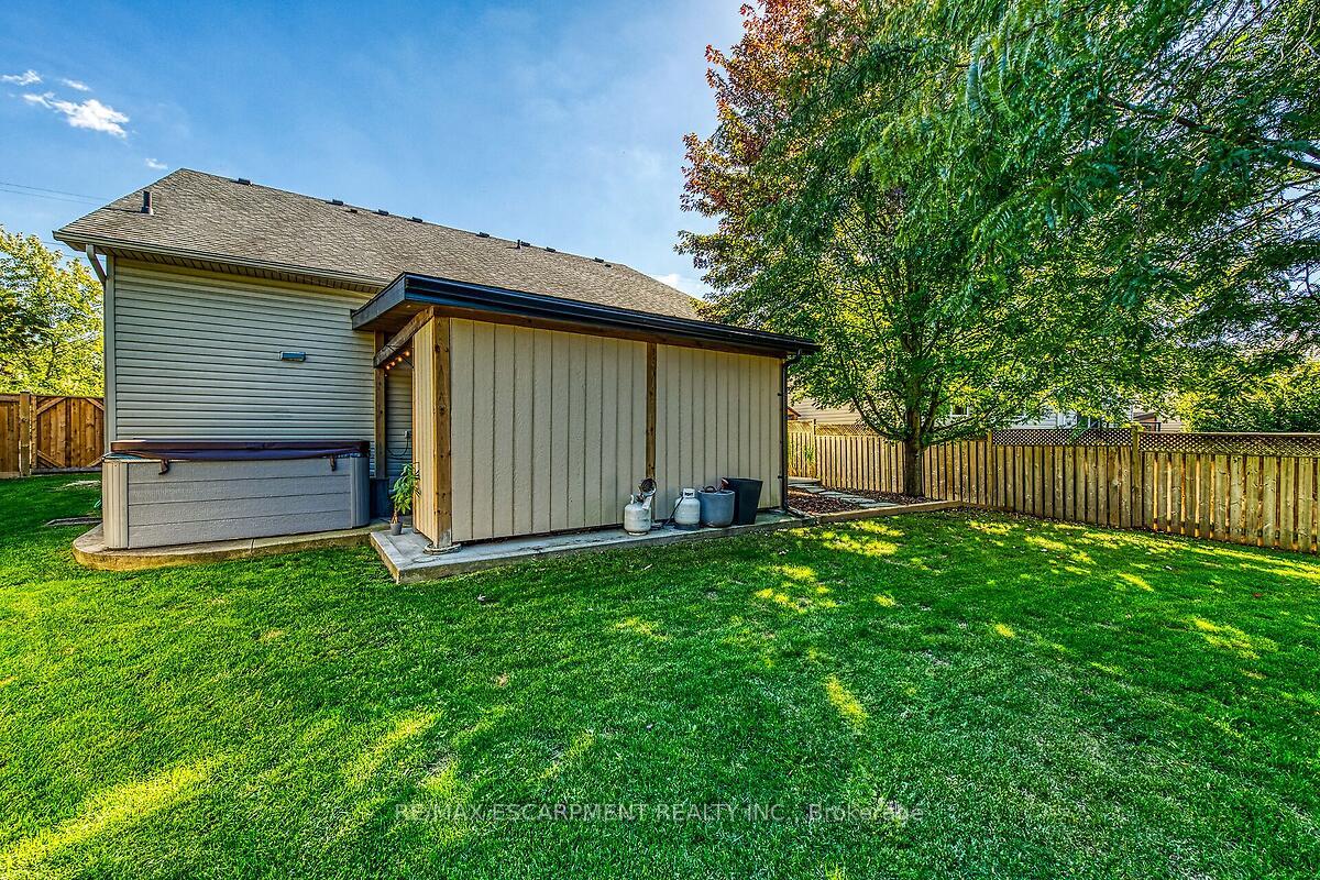 Photo 5 of 43 Claymore Crescent, Haldimand — HOMEH