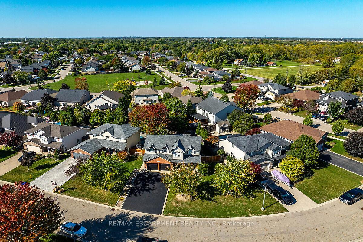Photo 8 of 43 Claymore Crescent, Haldimand — HOMEH
