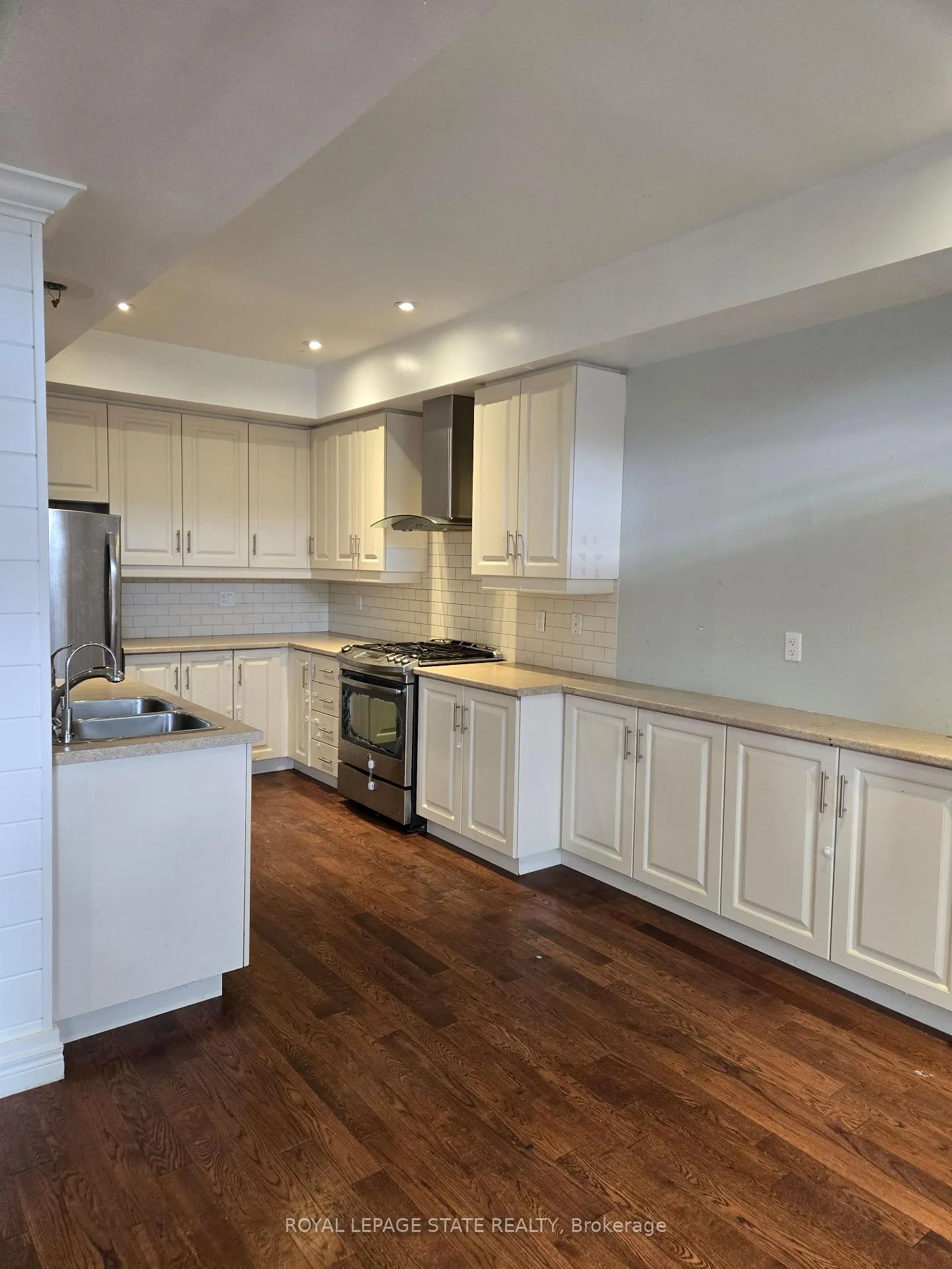 Photo 11 of Unit 19, 7 Lakelawn Road, Grimsby, Grimsby Beach — HOMEH