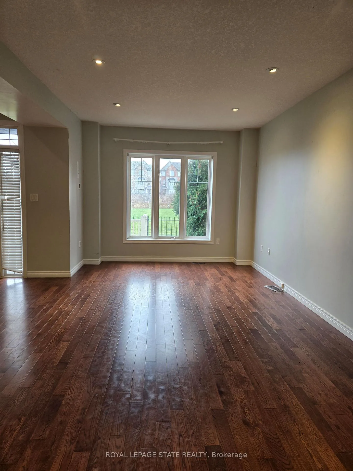 Photo 15 of Unit 19, 7 Lakelawn Road, Grimsby, Grimsby Beach — HOMEH