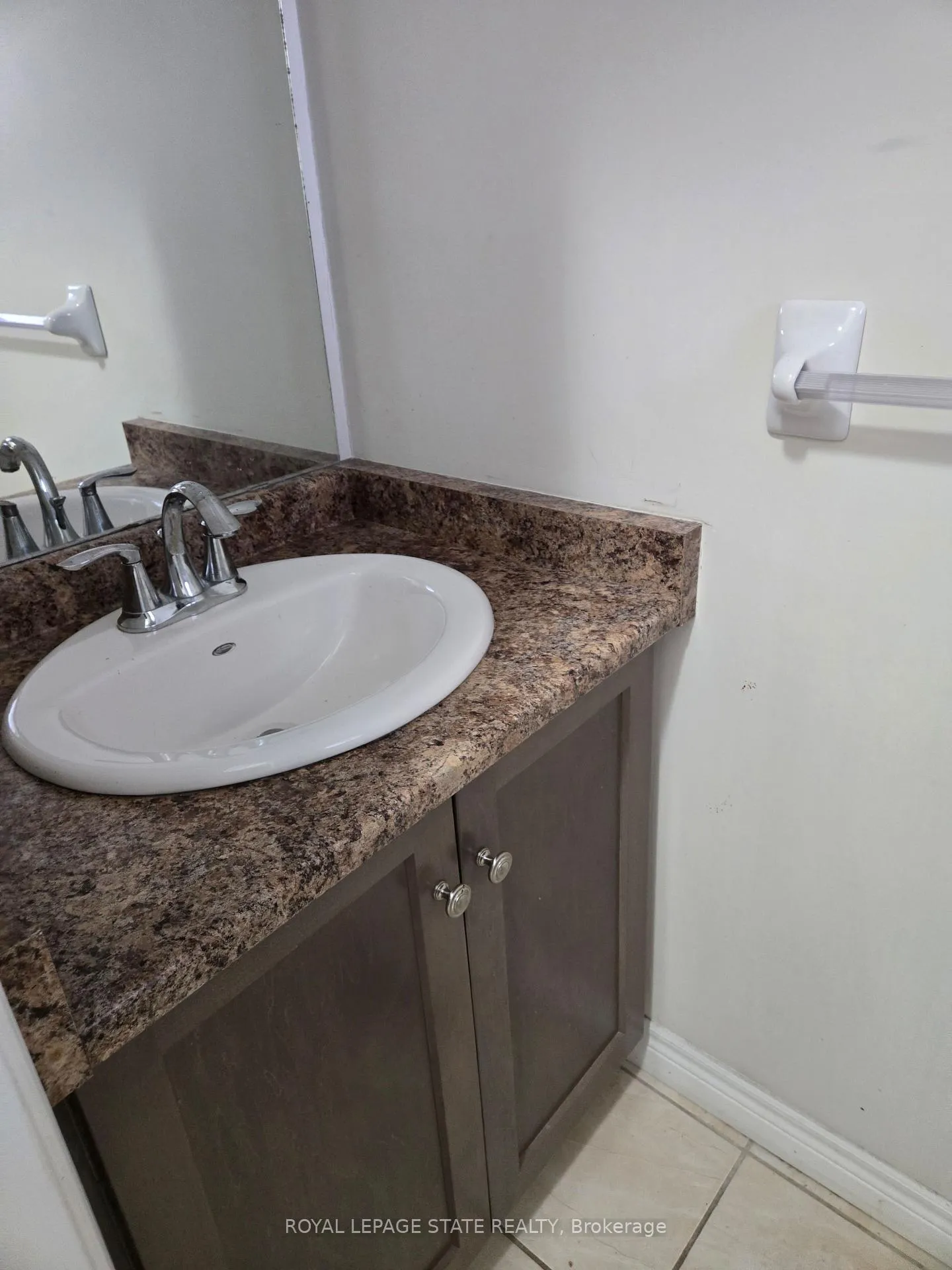 Photo 14 of Unit 19, 7 Lakelawn Road, Grimsby, Grimsby Beach — HOMEH