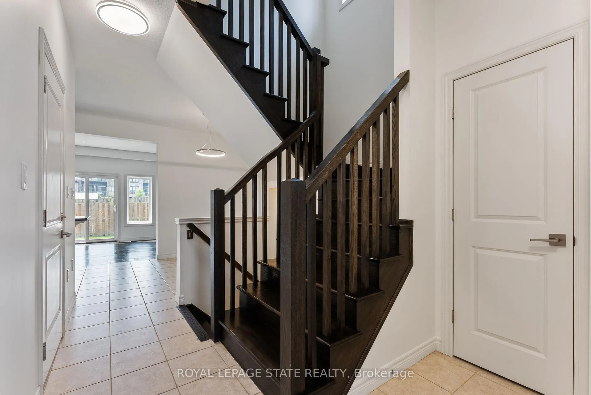 Photo 7 of 68 Dodman Crescent, Hamilton, Meadowlands — HOMEH