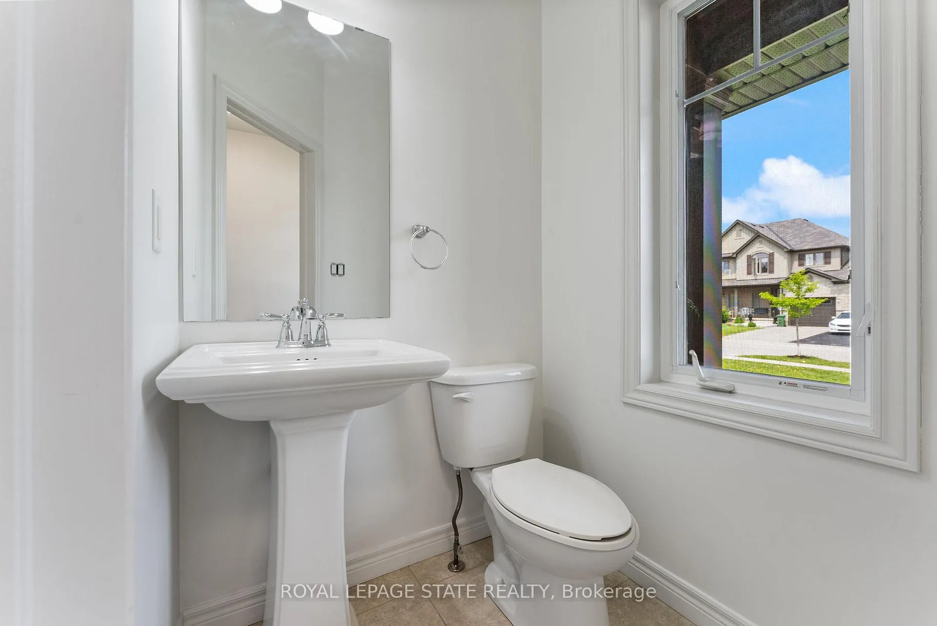 Photo 9 of 68 Dodman Crescent, Hamilton, Meadowlands — HOMEH