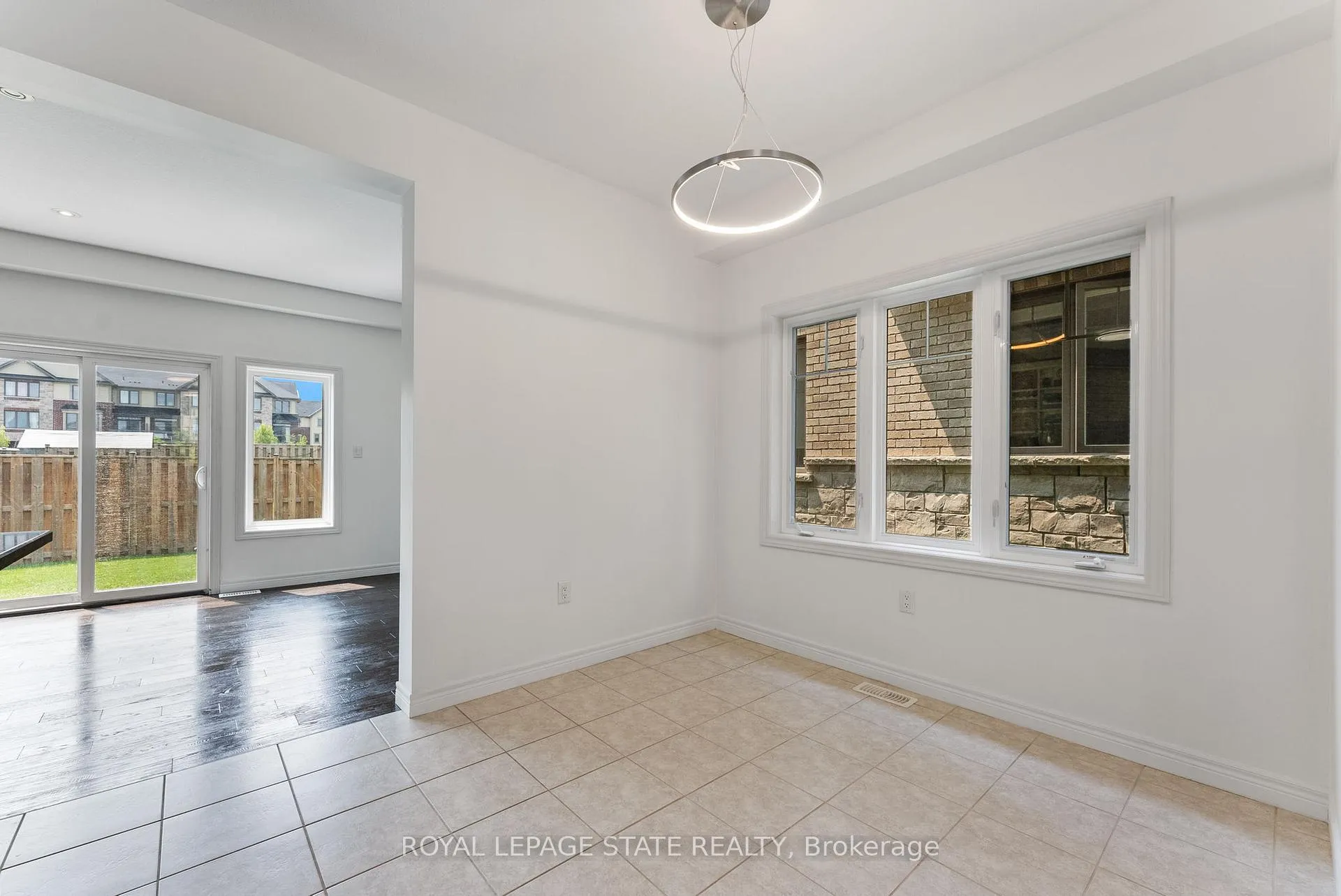 Photo 16 of 68 Dodman Crescent, Hamilton, Meadowlands — HOMEH